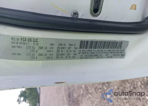 2019 Jeep Cherokee Latitude Plus 4X4 z USA, uszkodzony, nr VIN 1C4PJMLB4KD398986